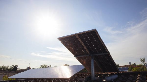 Découvrez comment les panneaux photovoltaïques réduisent vos coûts énergétiques
