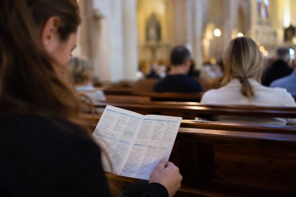 Découvrez les horaires des messes près de chez vous : guide essentiel